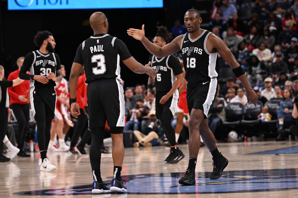 何助力明星 何助力明星