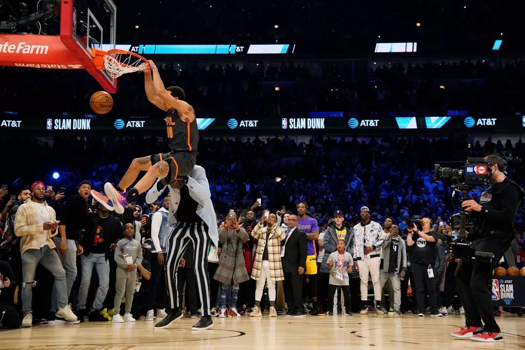 扛着芬威集 扛着芬威集